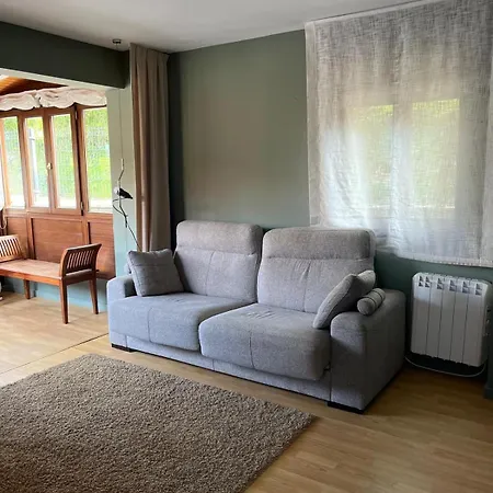 Casa Con Jardin Asturias 利亚内斯