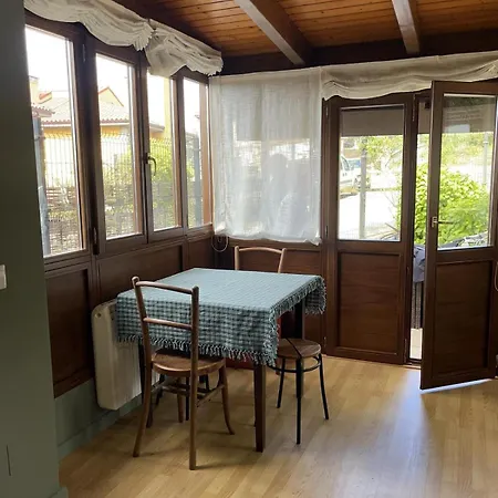 Casa Con Jardin Asturias * 利亚内斯